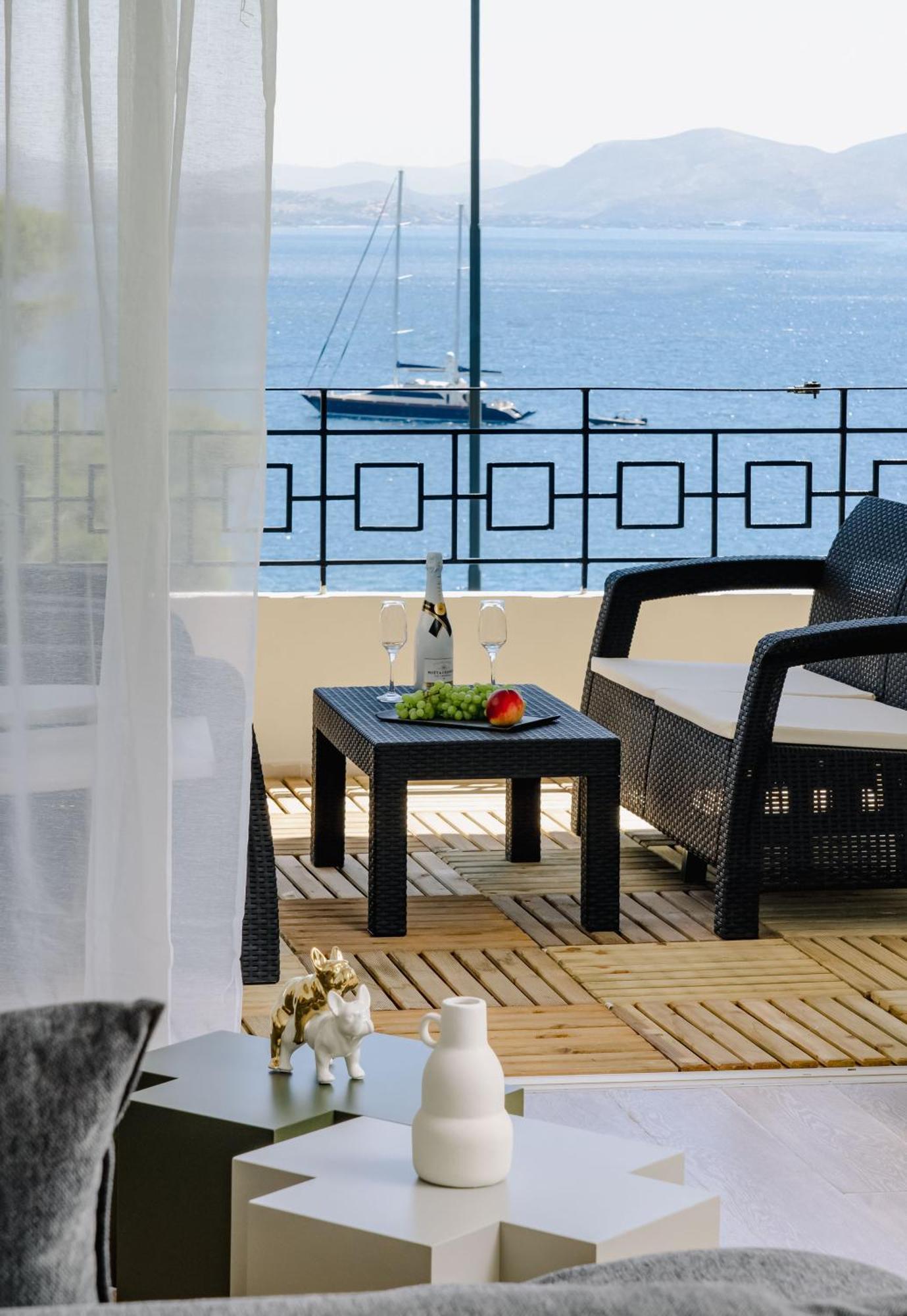 Varkiza Sea Front Apartment *